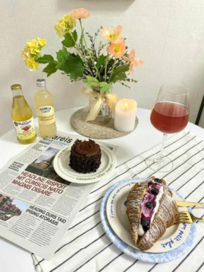 5mins to Jangseungbaegi station, 1mins to airport bus station, max 6pax, two bedrooms